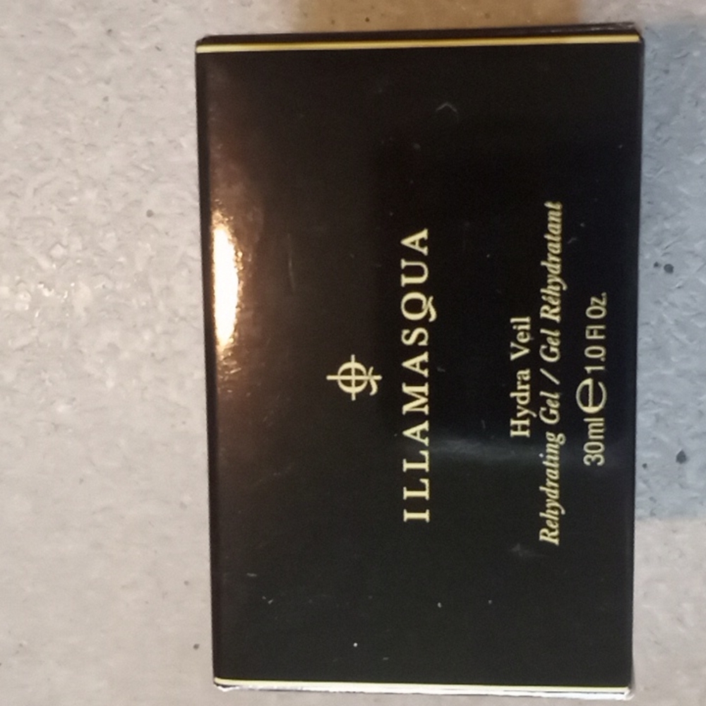 Illamasqua hydra veil